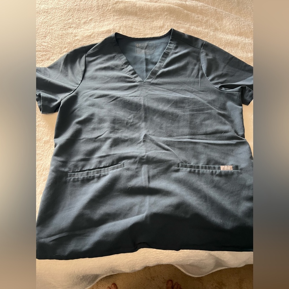 Fig scrubs casma 3 pocket top dark harbor size xl
